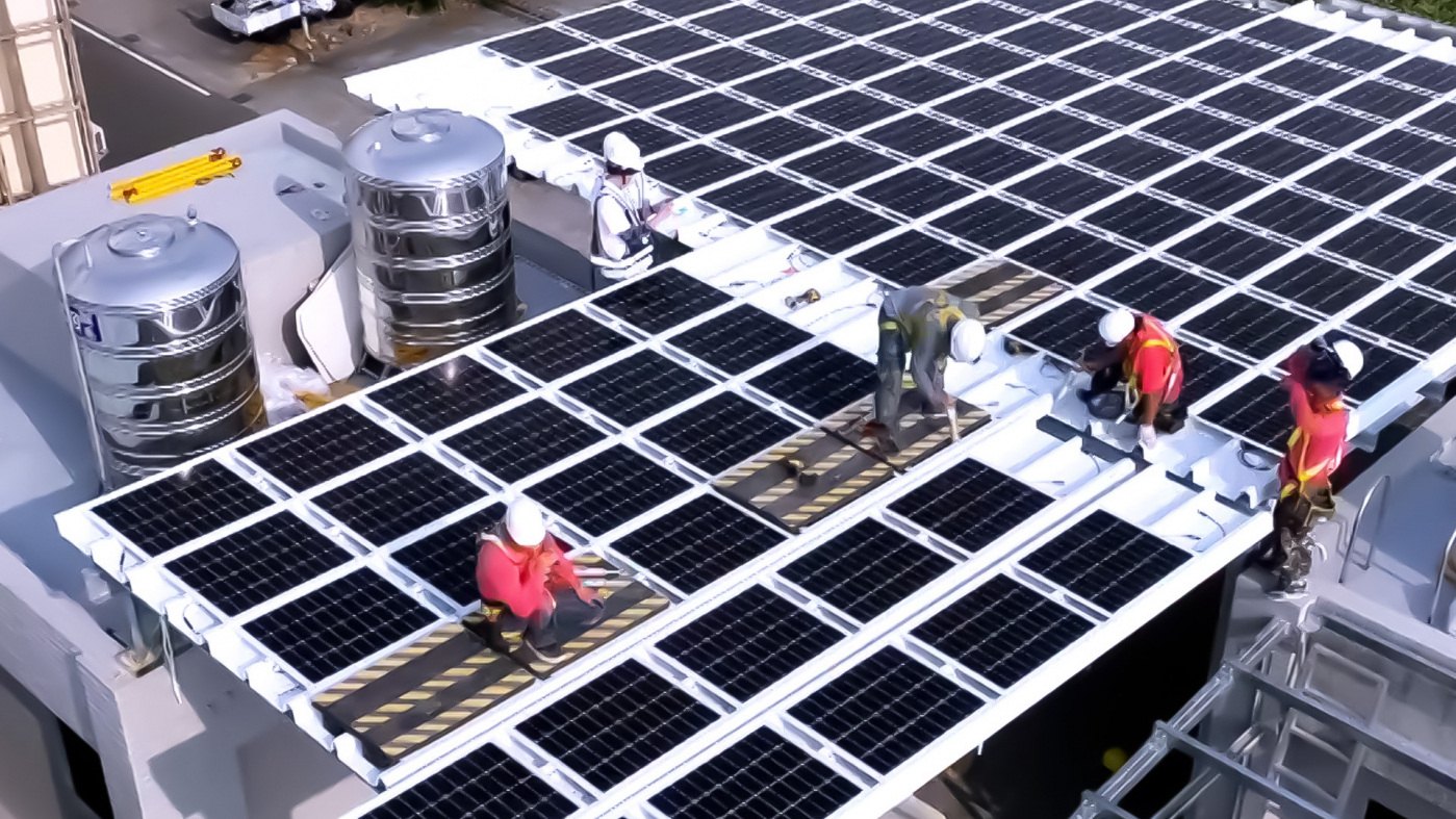 友達打造光電建築一體化整合建材，開發SunSteel光電整合型浪板，實現快速安裝、避免二次施工，讓屋頂光電躍升未來建物新標配。