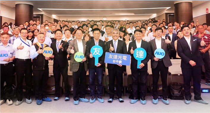 友達以太陽能解決方案領航者，跨足建築領域，4日在台中廠區舉辦「光電建築一體化研討會」，邀請產業先驅共同推動綠化，打造新一代智慧綠建築。